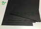 Độ bền cứng 150gsm 350gsm Hỗn hợp Bột giấy Hai mặt Giấy bìa cứng màu đen